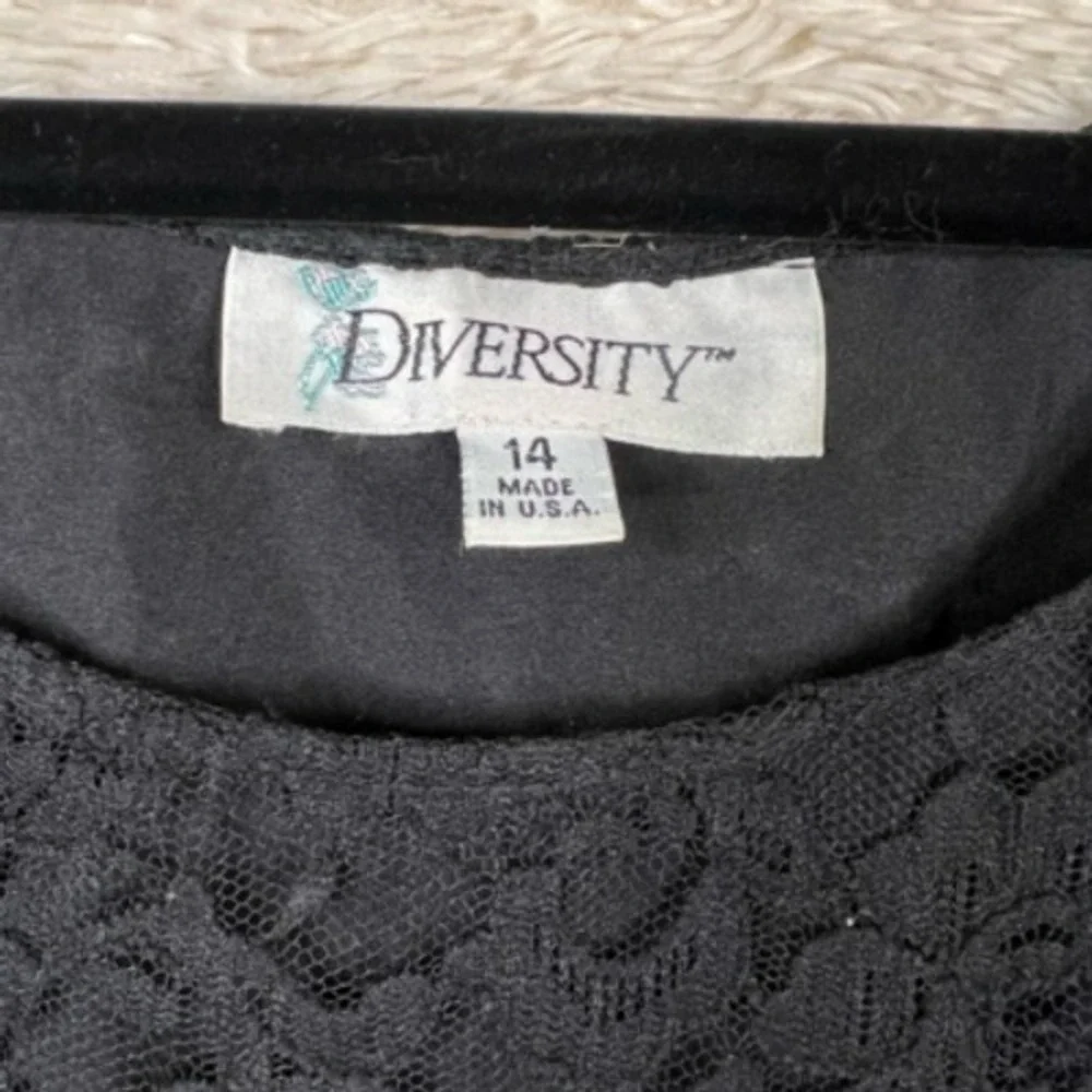 Diversity Blouse Tank Top Womens‎ 14 Black Floral Lace Scoop Neck Lined Pullover